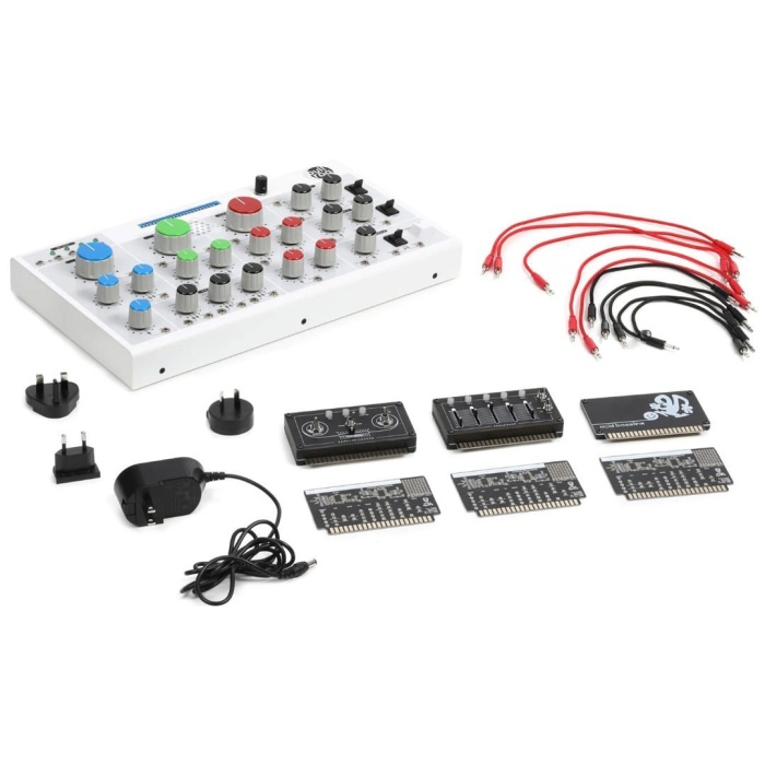 Erica Synths 01 0005 Bullfrog Semi-modular Analog Synthesizer | Richie Hawtin İşbirliği ile Tasarlanan Eğitici Synth